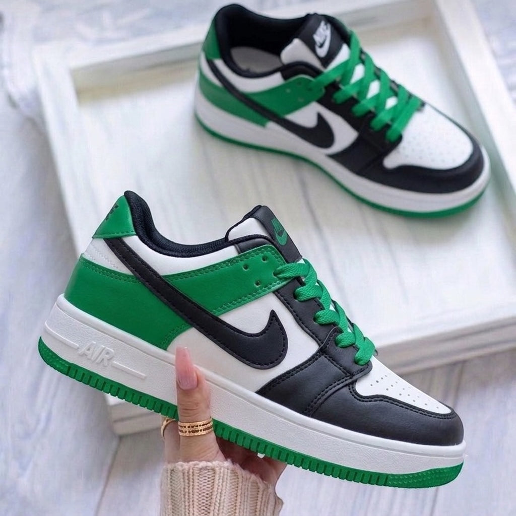 M0445 tick sneaker