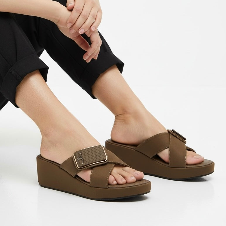 M011438 wedge slipper