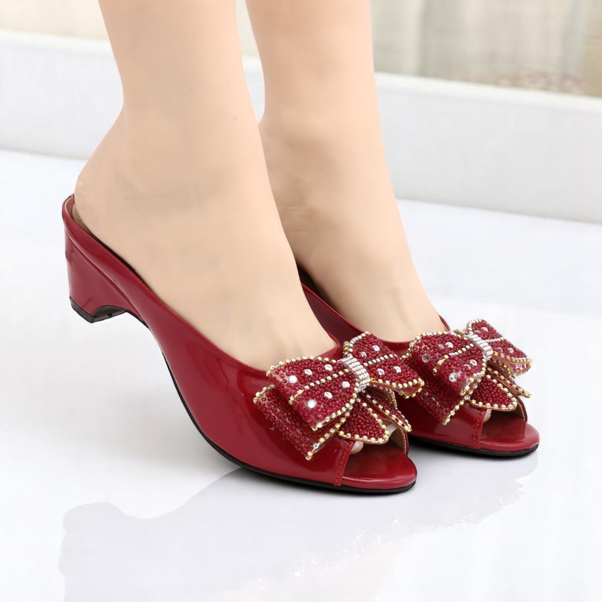 M0708 kitten heel