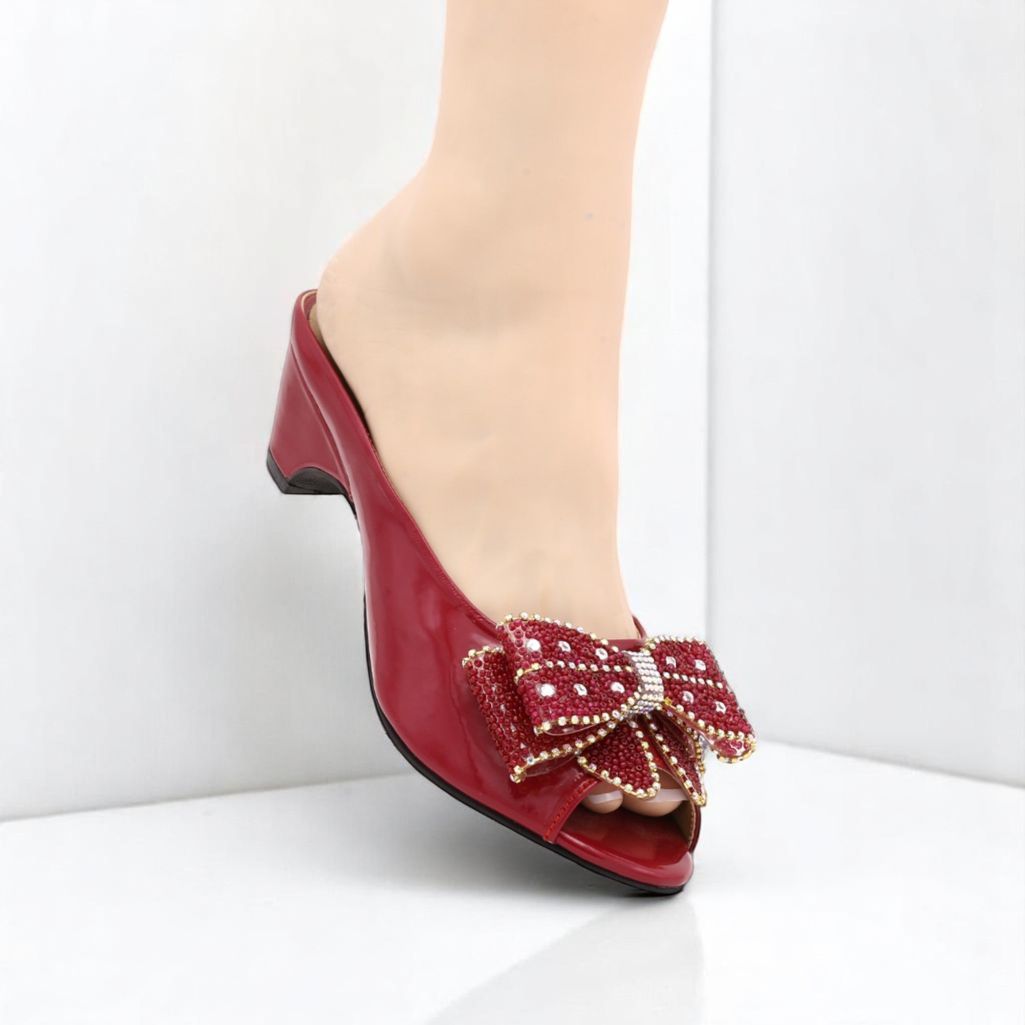 M0708 kitten heel