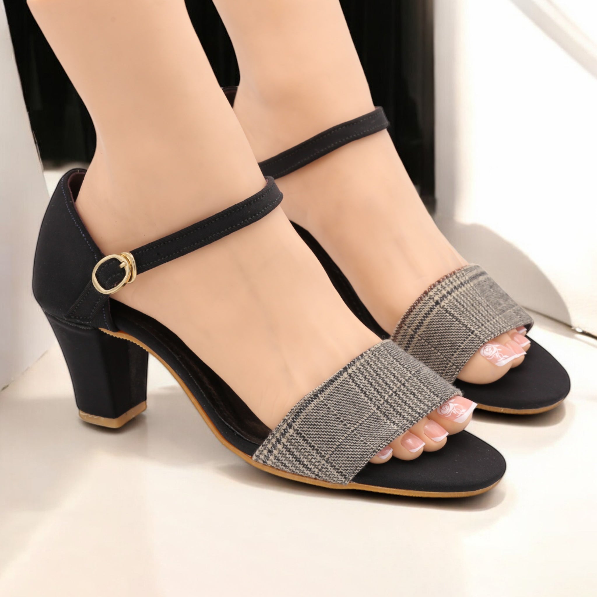 Check kitten heel