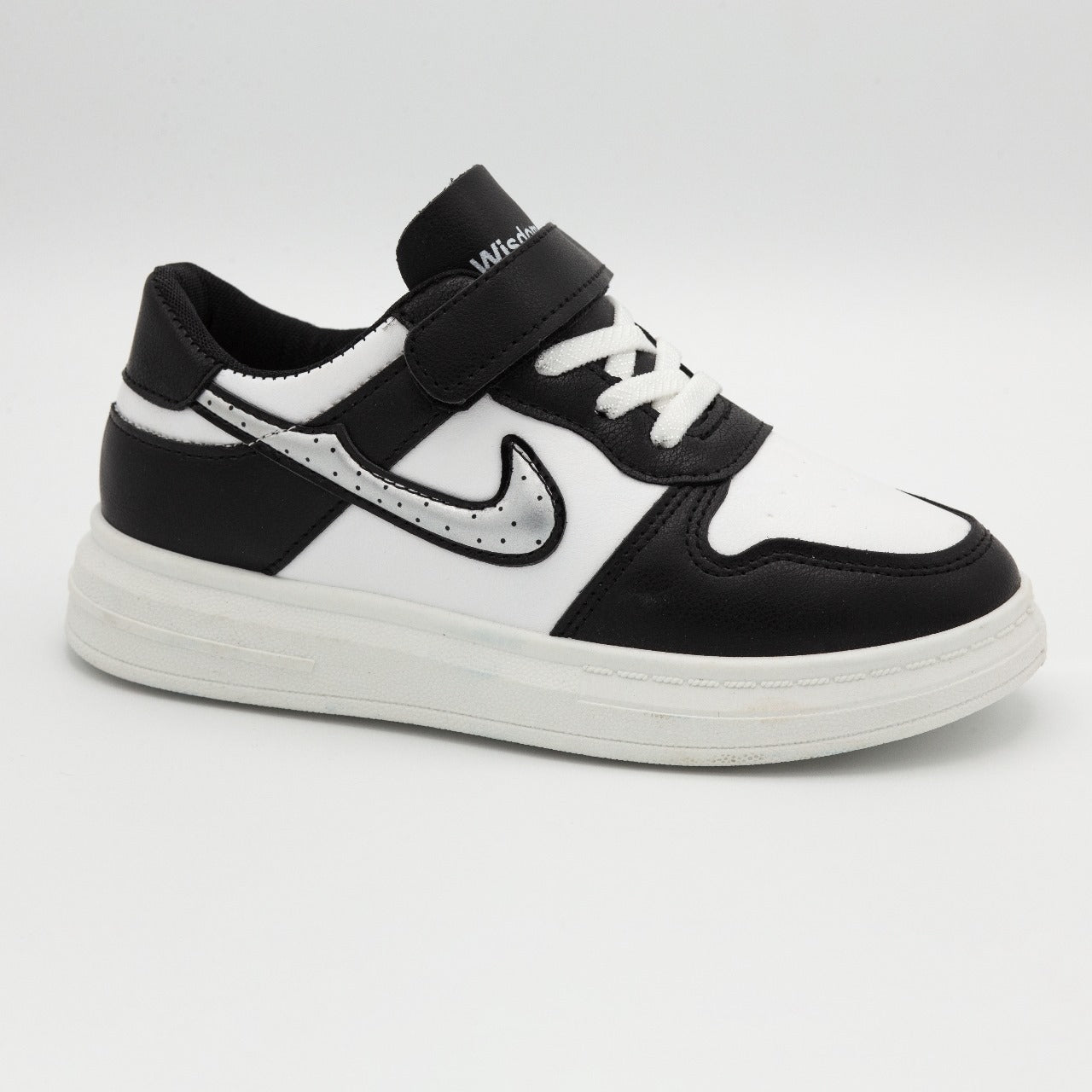 Kids tick shoes