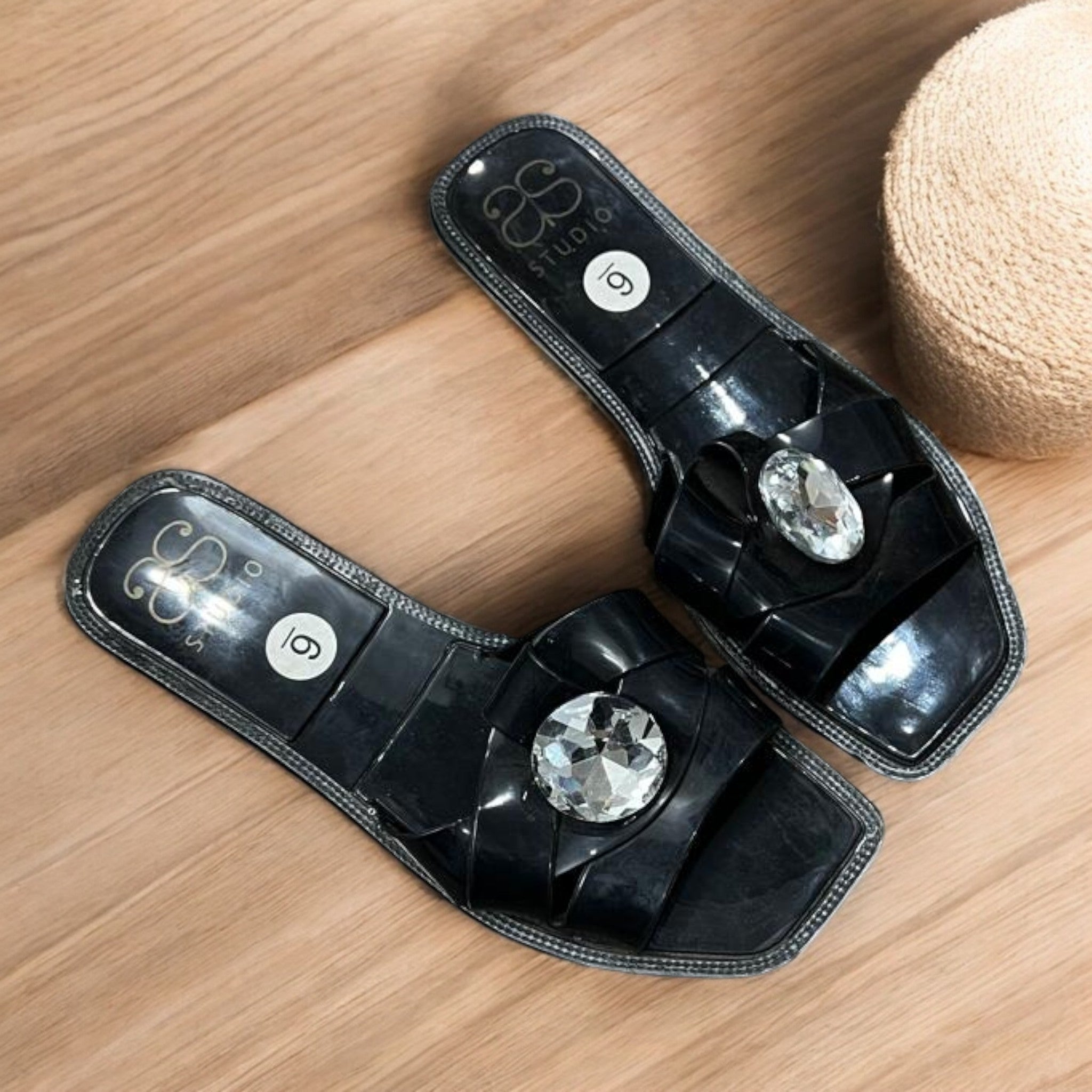 Black cst slipper