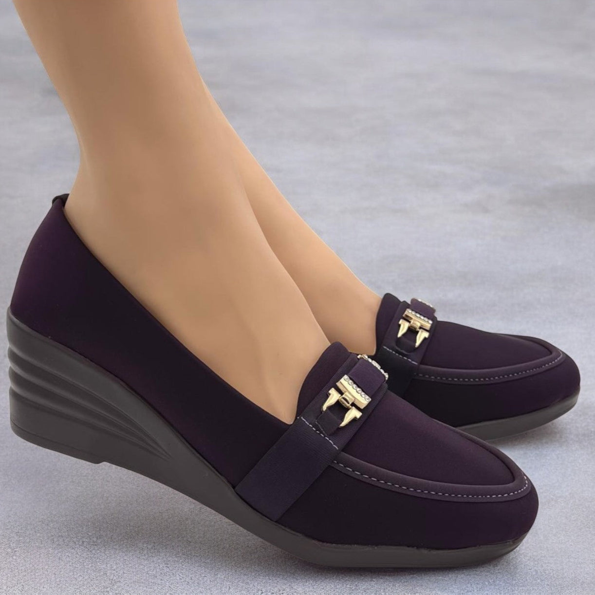 M0546 silk wedge