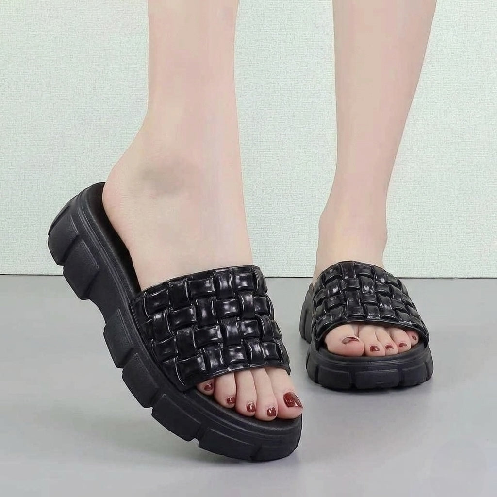 M011722 slipper