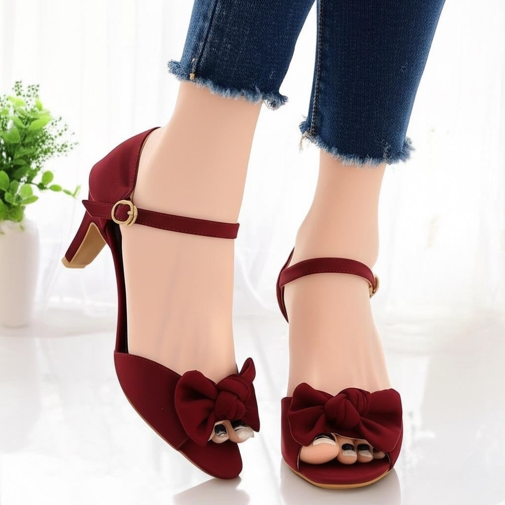 Bow kitten heel