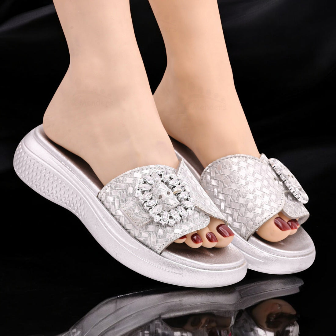 M0722 buckle slipper
