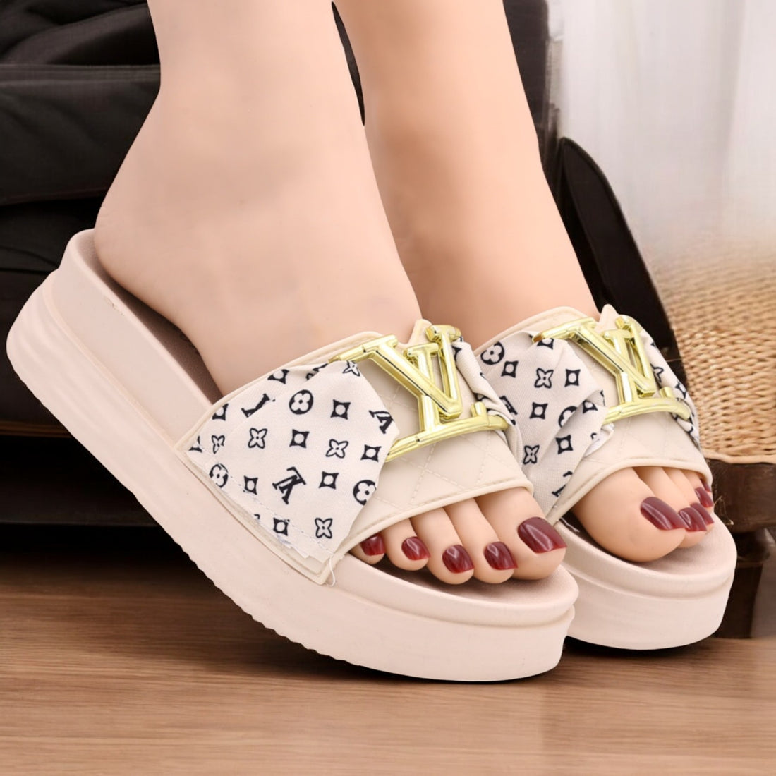 M0618 Valista slipper