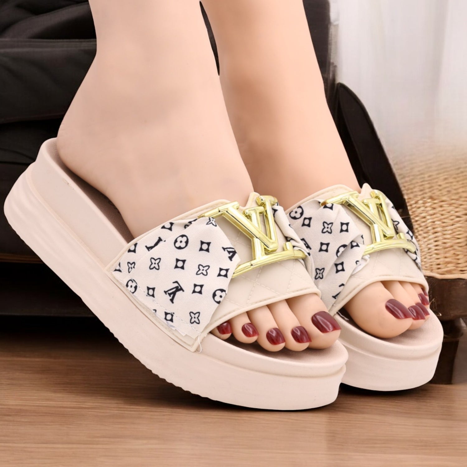 M0618 Valista slipper
