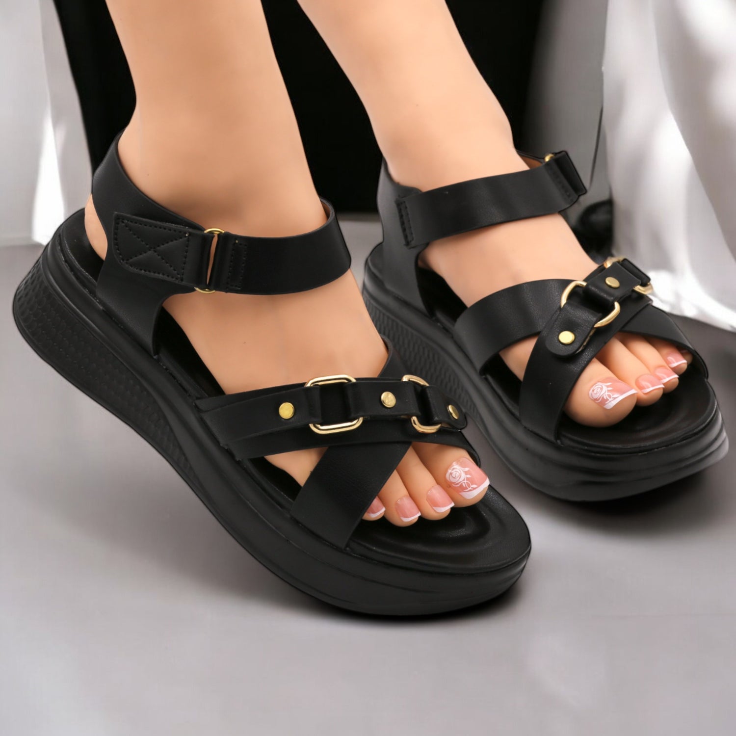 M0558 cross sandal