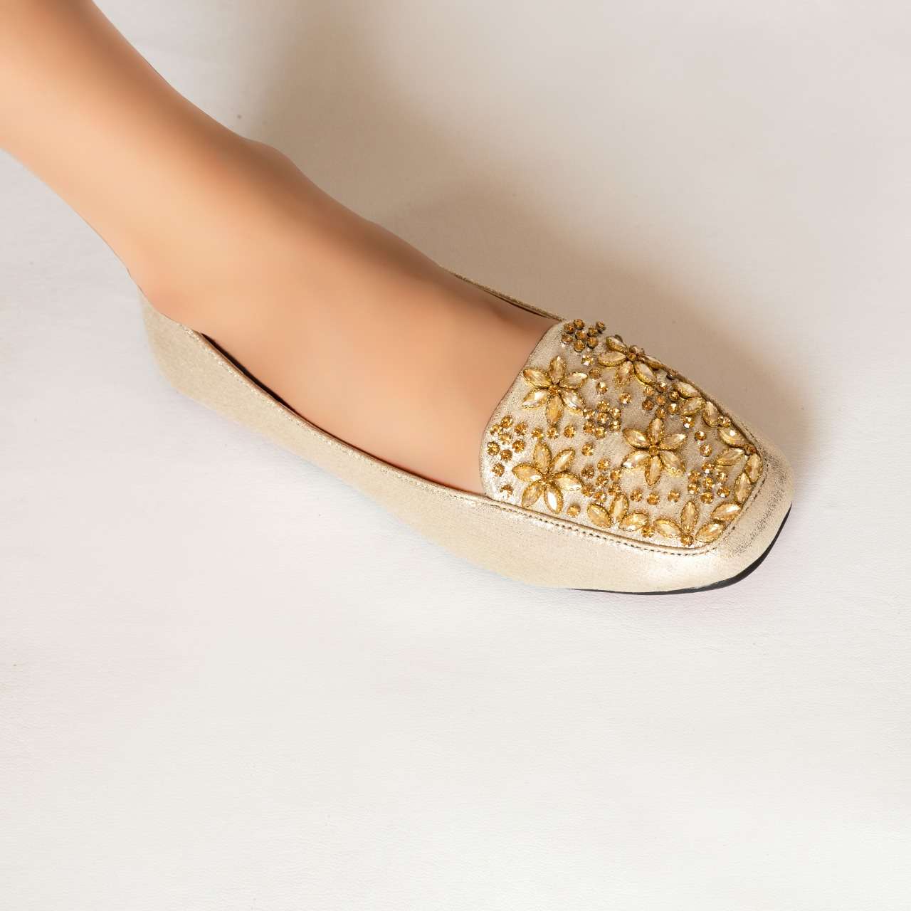 Rosario gold pump