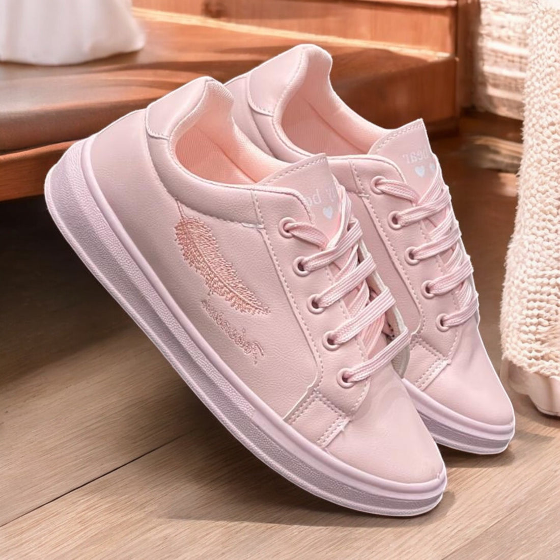 Side leaf sneaker