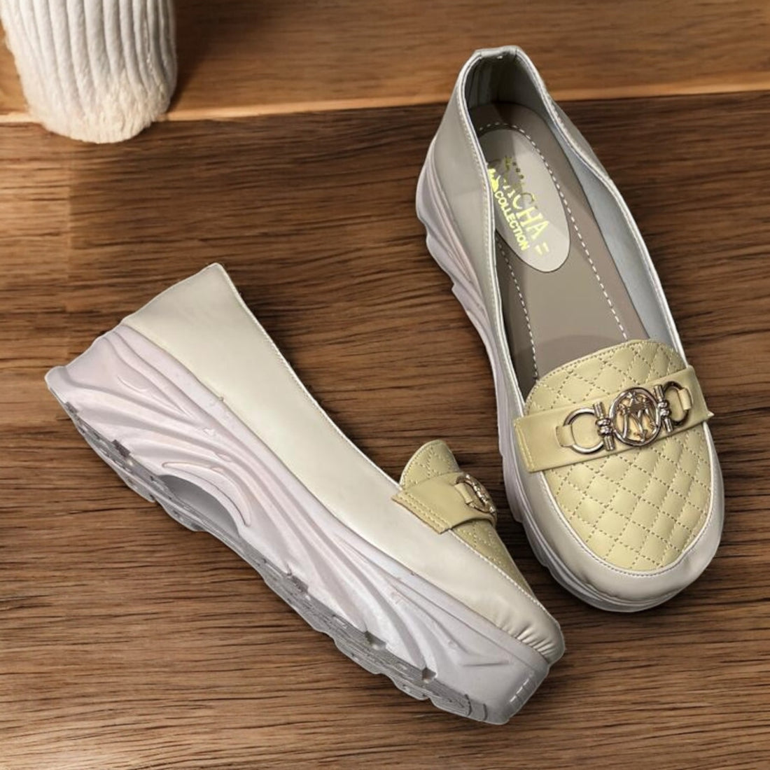 Beige pump shoes