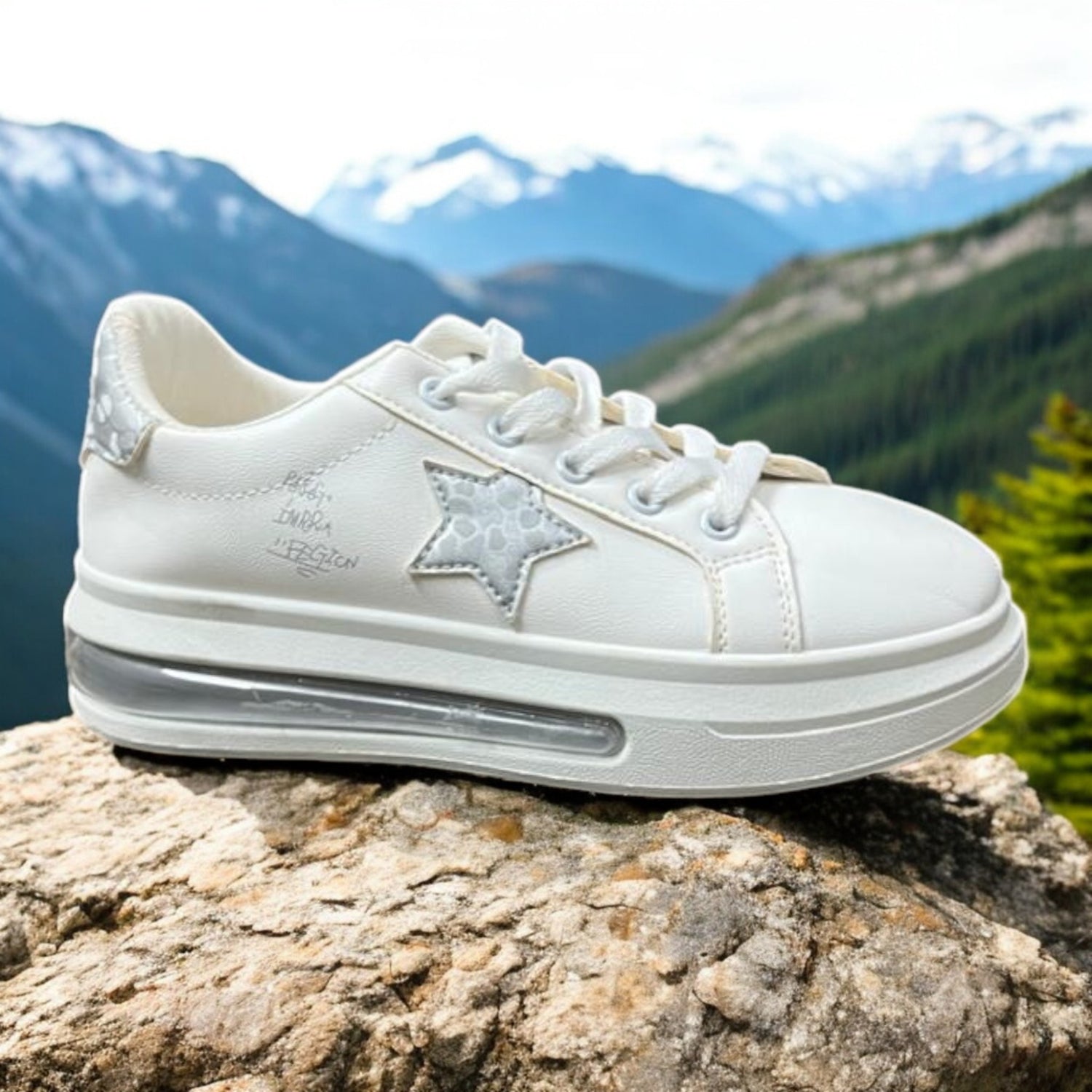 White Shoe With Star On Side Golden Goose V-Star Sneaker In Dirty