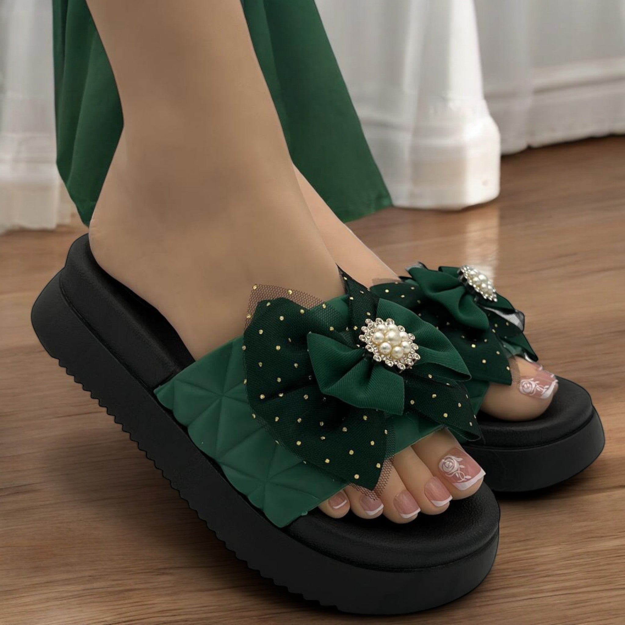 Perlisa bow slipper