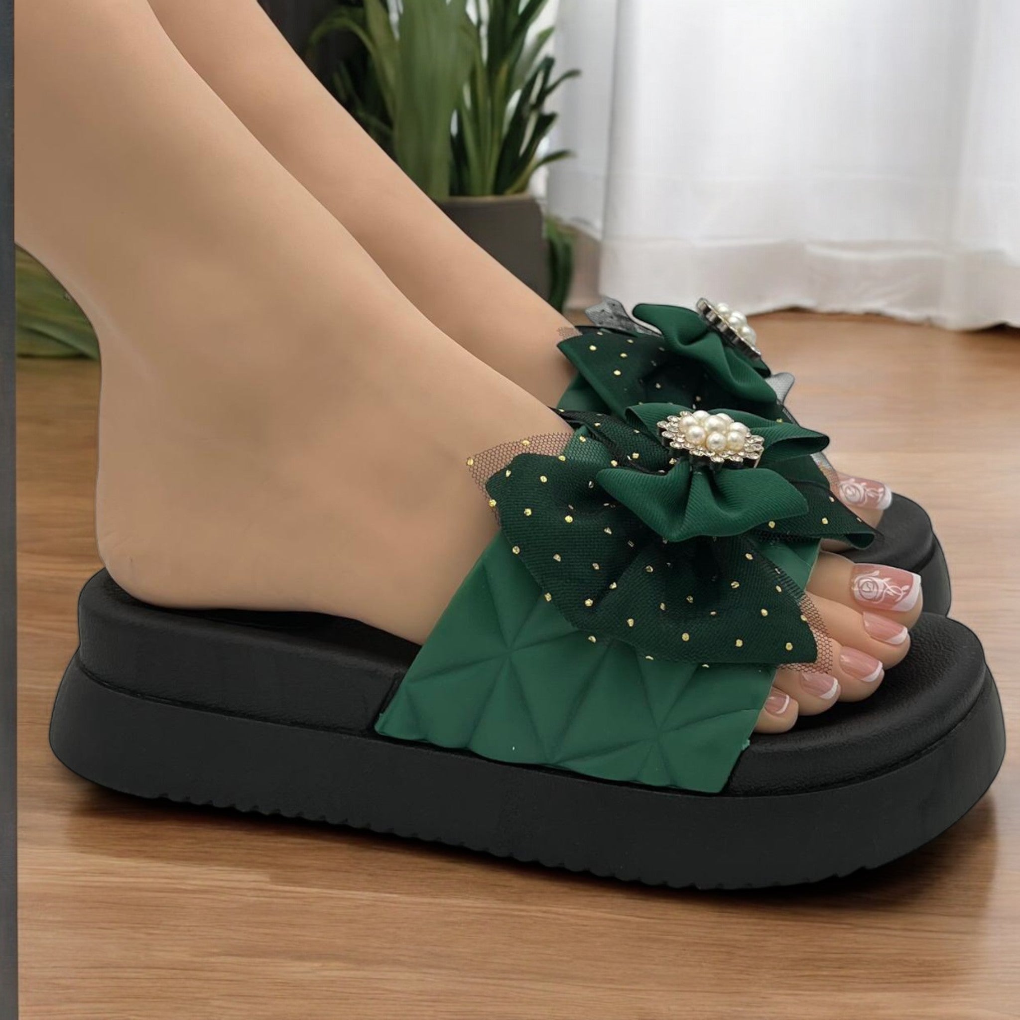 Perlisa bow slipper