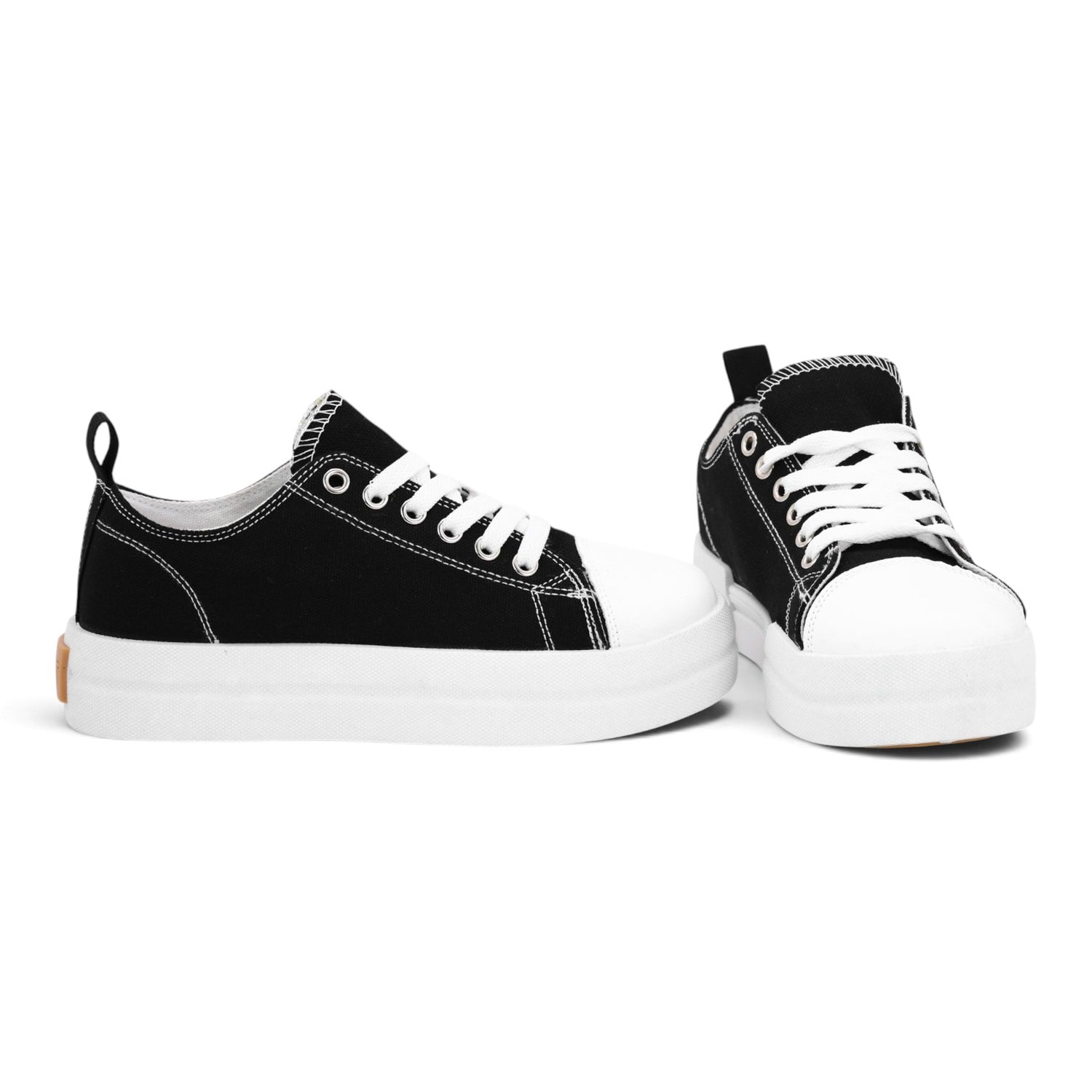 M011936 canvas shoes